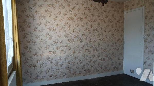 Pavillon élevé sur sous-sol complet et comprenant de plain-pied :
entrée, cuisine, séjour, sal...