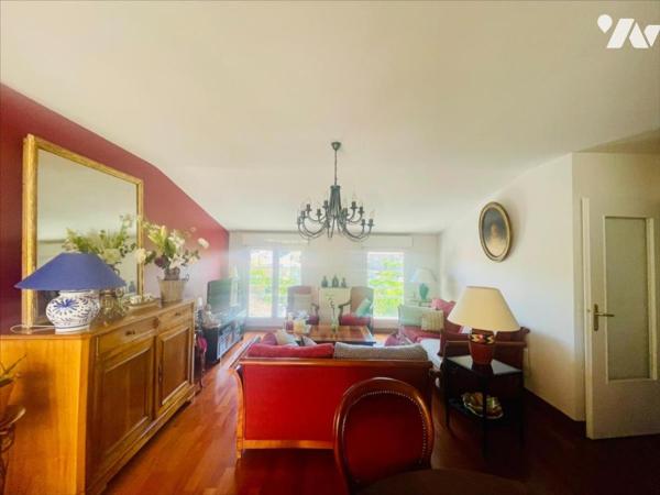 Dernier étage – 94 m² avec terrasse, garage et piscine – Valence (26000)