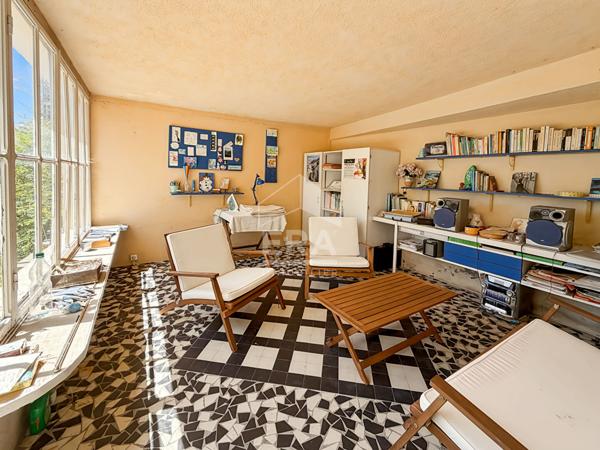 Les Pennes Mirabeau - maison T2 de 60m2 + dépendance de 32m2 sur 300m2 de jardin + garage