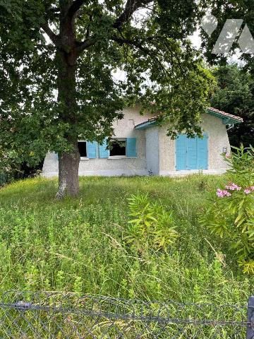 LA TESTE DE BUCH CENTRE, à proximité de tous commerces, sur très beau terrain de 1346 m2, maiso...