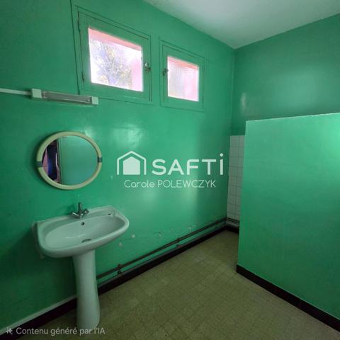 MAISON DE VILLE AVEC GARAGE : BEAU POTENTIEL A REVELER