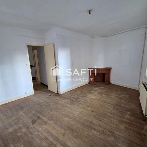 MAISON DE VILLE AVEC GARAGE : BEAU POTENTIEL A REVELER