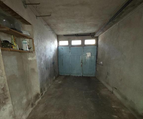 MAISON DE VILLE AVEC GARAGE : BEAU POTENTIEL A REVELER