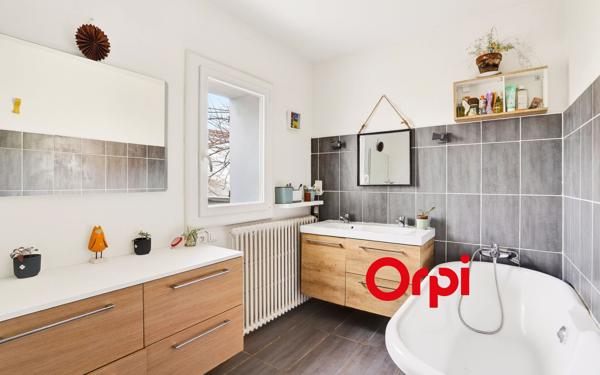 Maison à vendre    6 pièces • 145 m2 Pierre-Bénite