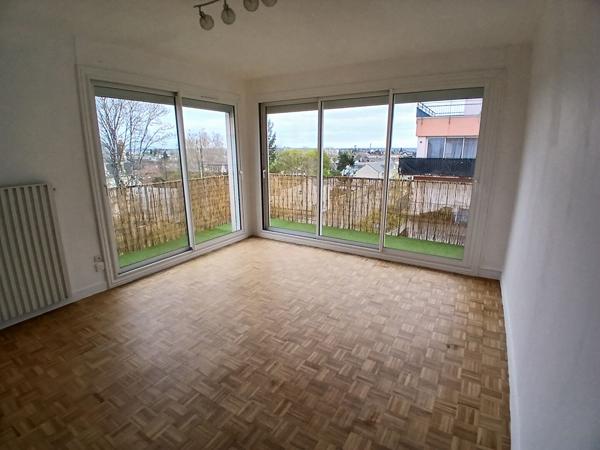 APPARTEMENT LAVAL 3 PIECES 43 M2