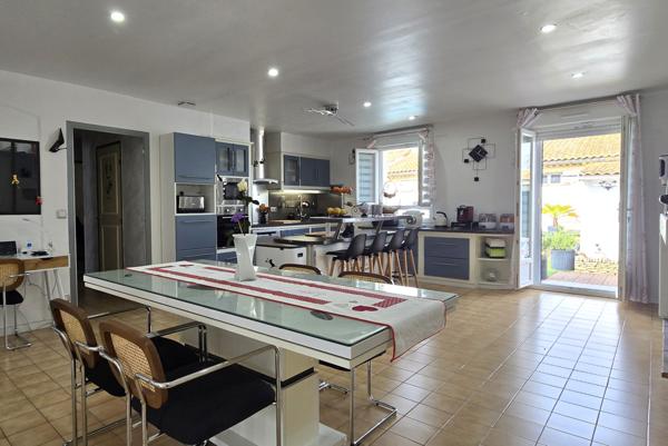 L'Isle-sur-la-Sorgue (84800) L’ISLE SUR LA SORGUE: MAISON PLAIN PIED 104M² - 3 CHAMBRES + BUREAU - TERRAIN 400m²