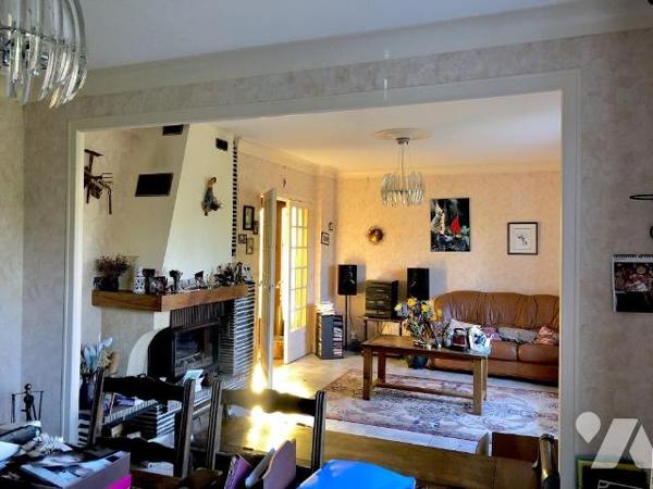 LA FLECHE : PAVILLON sur deux niveaux sur terrain 866 m²