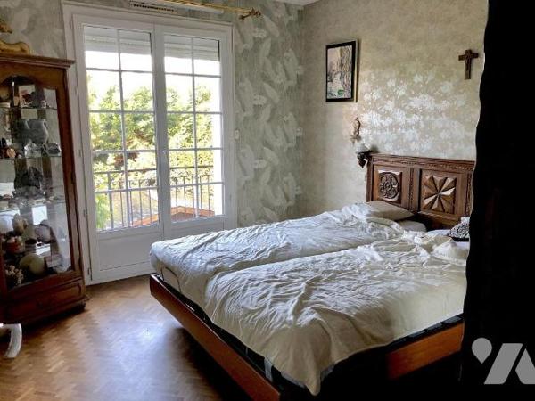 LA FLECHE : PAVILLON sur deux niveaux sur terrain 866 m²