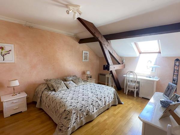 RARE SUR LE SECTEUR – Maison Ancienne Rénovée avec Studio Indépendant et Terrain constructible