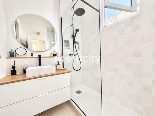 Appartement
         3 pièces
        - 60 m² 480 000 € *