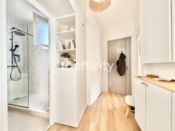Appartement
         3 pièces
        - 60 m² 480 000 € *