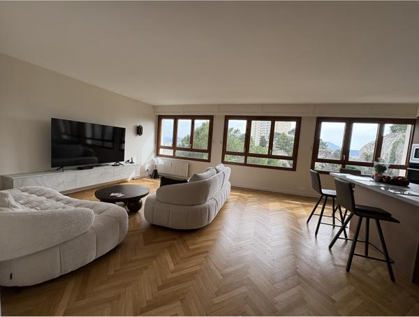 Marseille (13008) CALME ABSLOLU EN PLEIN CARRE D'OR