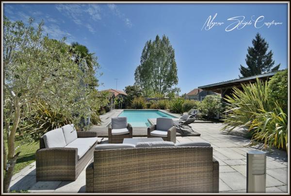 Maison à vendre de 9 pièces (40) de 220 m² avec dépendances, proche lac de Soustons