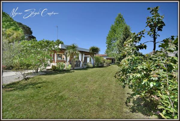 Maison à vendre de 9 pièces (40) de 220 m² avec dépendances, proche lac de Soustons