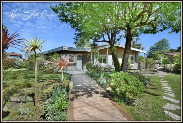 Maison à vendre de 9 pièces (40) de 220 m² avec dépendances, proche lac de Soustons