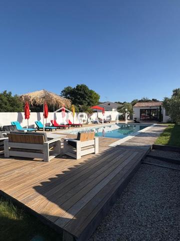 Clos de Charme au calme Séjour traversant vue imprenable Piscine et Jardin