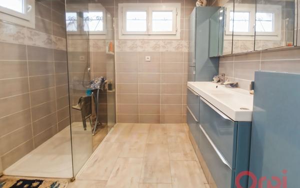 Maison à vendre    5 pièces •  Vias