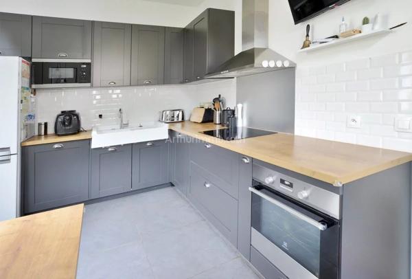 Vente                                                      Propriété
                        
                     9 pièces                                         à Ablon-sur-Seine