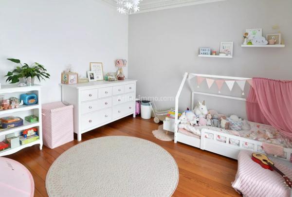 Vente                                                      Propriété
                        
                     9 pièces                                         à Ablon-sur-Seine