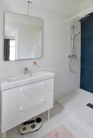 Vente                                                      Propriété
                        
                     9 pièces                                         à Ablon-sur-Seine