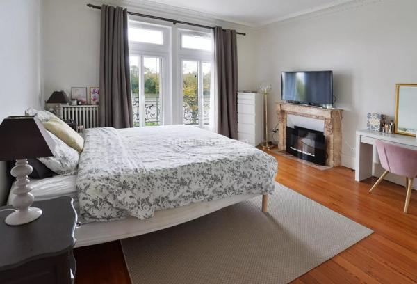 Vente                                                      Propriété
                        
                     9 pièces                                         à Ablon-sur-Seine
