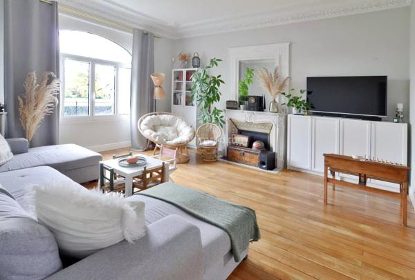 Vente                                                      Propriété
                        
                     9 pièces                                         à Ablon-sur-Seine