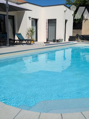 LES HERBIERS - Parfaitement situé à proximité des écoles, commerces et services, découvrez ce s...