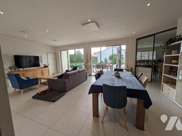 LES HERBIERS - Parfaitement situé à proximité des écoles, commerces et services, découvrez ce s...