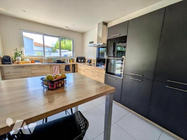 LES HERBIERS - Parfaitement situé à proximité des écoles, commerces et services, découvrez ce s...