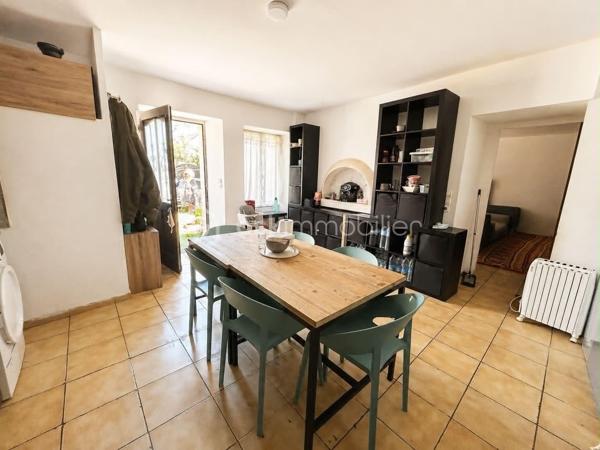 Situé à Méréville, dans un environnement pratique avec commerces, écoles et commodités à proximité, ainsi que la gare d’Angerville permettant de rejoindre Paris Austerlitz, découvrez cet ensemble immobilier rare à fort potentiel, idéal pour investisseur, marchand de biens ou projet patrimonial.
L’ensemble comprend 4 biens immobiliers, implantés sur une parcelle de plus de 2 000 m², comprenant :

Une maison de 105 m² pleine de charme, entièrement à rénover, avec cheminée, jardin et grande cave
Une maison de 85 m² à rafraîchir, avec jardin et cave
Un bien d’environ 141 m² offrant de beaux volumes et un fort potentiel d’aménagement
Une maison d’environ 94 m² avec cuisine, salon, WC, 3 chambres et salle de bain

Mais également :

Un hangar, idéal pour stockage, atelier ou activité
Une dépendance offrant encore de belles possibilités
Un terrain constructible d’environ 280 m²

Un ensemble offrant de nombreuses possibilités : investissement locatif, division, revente à la découpe, projet familial ou patrimonial.
L’ensemble est disponible à la vente en totalité, avec également la possibilité d’acquérir les biens séparément selon votre projet — n’hésitez pas à consulter mes autres annonces pour le détail de chaque bien
Un ensemble avec énormément de potentiel, que ce soit pour résidence principale avec revenus locatifs, investissement patrimonial ou projet de division.
Plus d’informations sur demande.