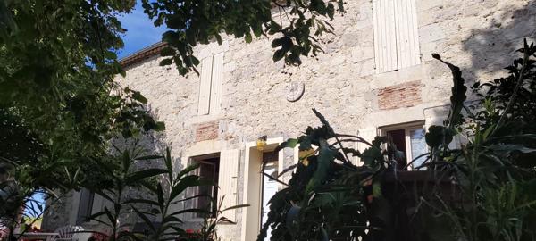 Propriété dans un cadre champêtre.