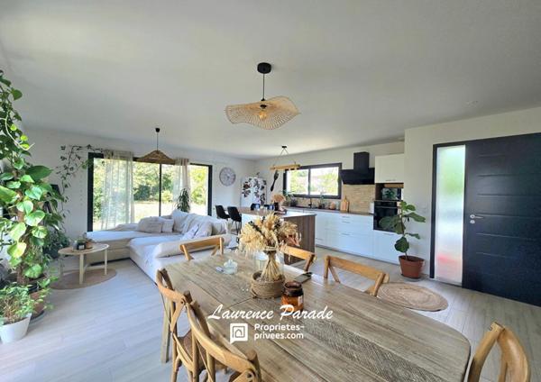 Maison récente sous décennale  garages, hangar parc mare