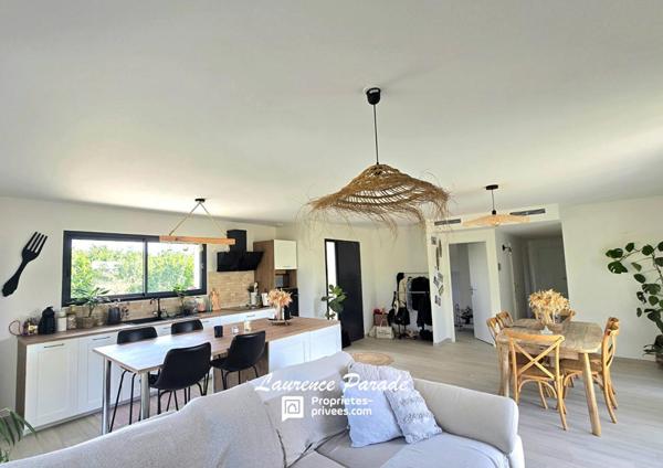 Maison récente sous décennale  garages, hangar parc mare