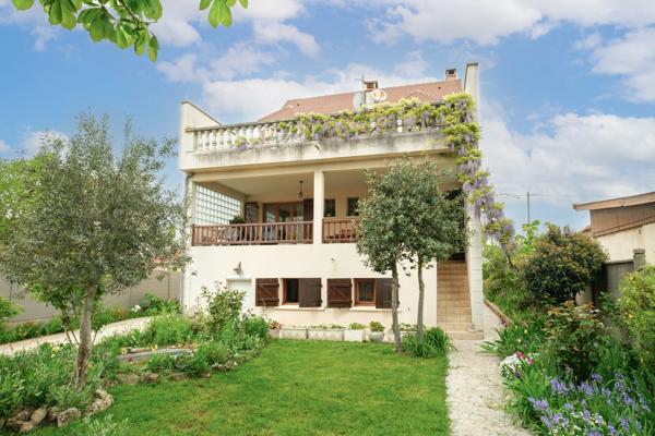 Maison
         6 pièces
        - 120 m² 699 000 € *