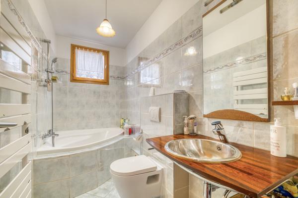 Maison
         6 pièces
        - 120 m² 699 000 € *