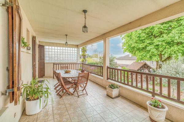Maison
         6 pièces
        - 120 m² 699 000 € *