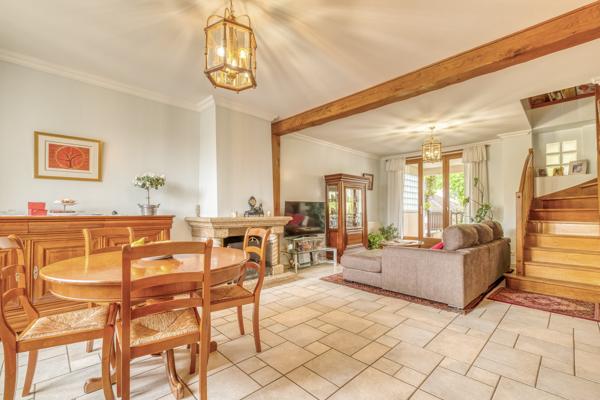 Maison
         6 pièces
        - 120 m² 699 000 € *