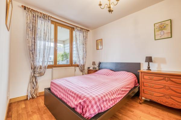 Maison
         6 pièces
        - 120 m² 699 000 € *