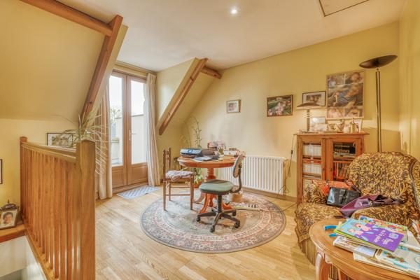 Maison
         6 pièces
        - 120 m² 699 000 € *
