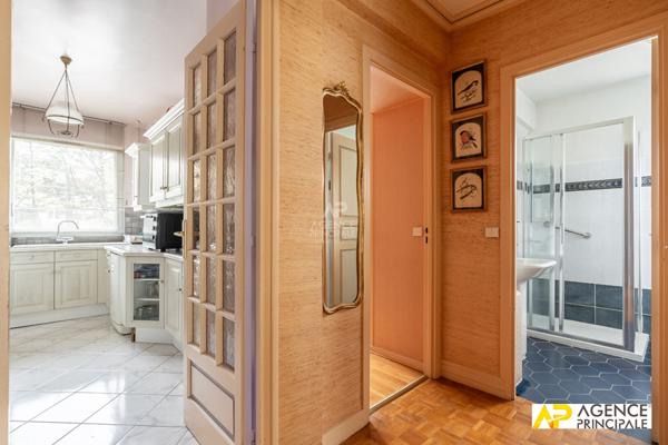 Appartement 2 pièce(s) - ascenseur €375 000 ** - Référence 4635
