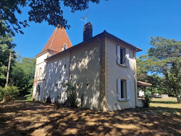 Maison à 2 chambres avec pigeonnier attenant et grande grange