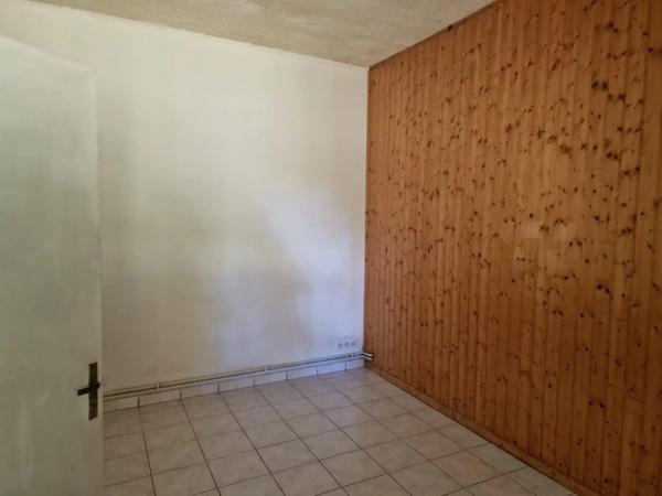 Maison à 2 chambres avec pigeonnier attenant et grande grange