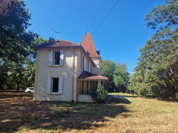 Maison à 2 chambres avec pigeonnier attenant et grande grange