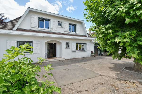 Maison Villeurbanne 6 pièce(s) 185 m2