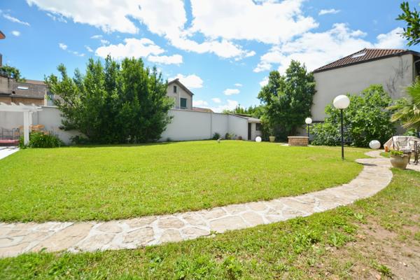 Maison Villeurbanne 6 pièce(s) 185 m2