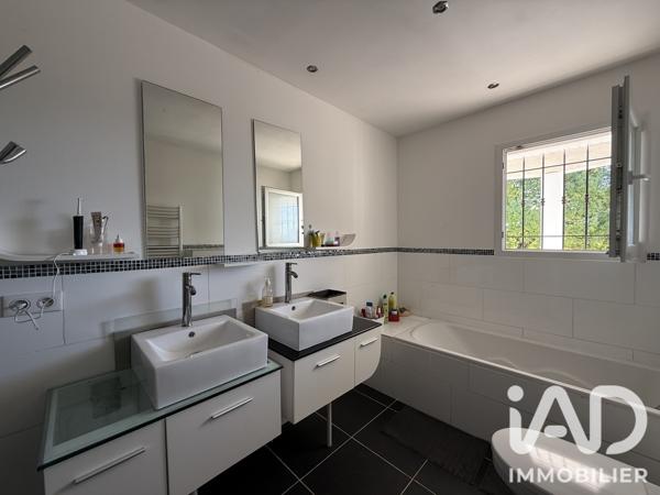 Maison à vendre 6 pièces 169 m² Le Luc