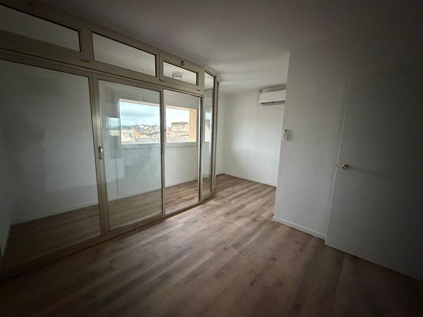STUDIO RENOVÉ EN CENTRE VILLE AU 4EME ETAGE AVEC ASCENSEUR