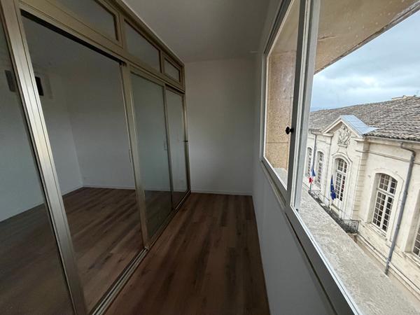 STUDIO RENOVÉ EN CENTRE VILLE AU 4EME ETAGE AVEC ASCENSEUR