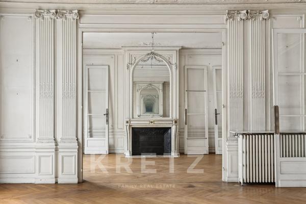 Appartement de réception à rénover en bordure du Parc Monceau