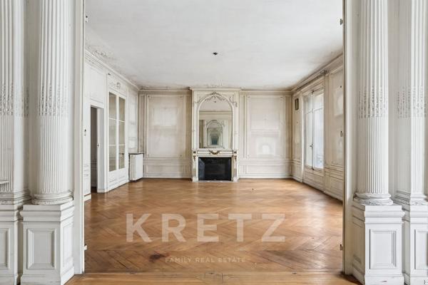 Appartement de réception à rénover en bordure du Parc Monceau